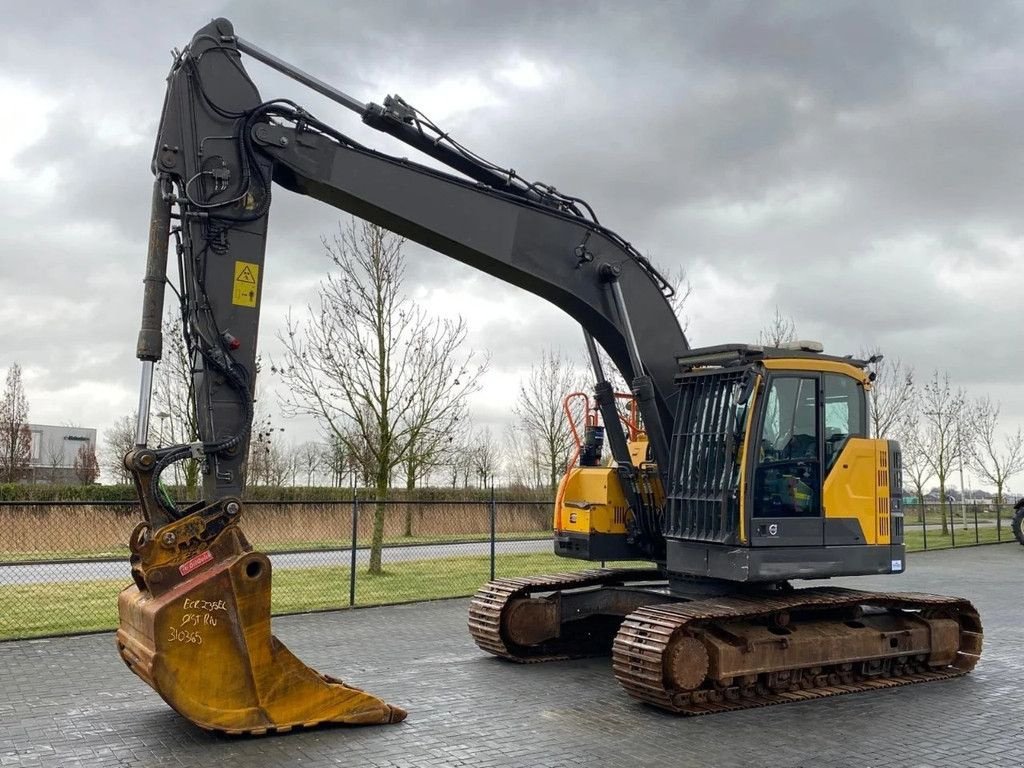 Kettenbagger typu Volvo ECR 235 EL OILQUICK BUCKET AIRCO, Gebrauchtmaschine v Marknesse (Obrázok 2)