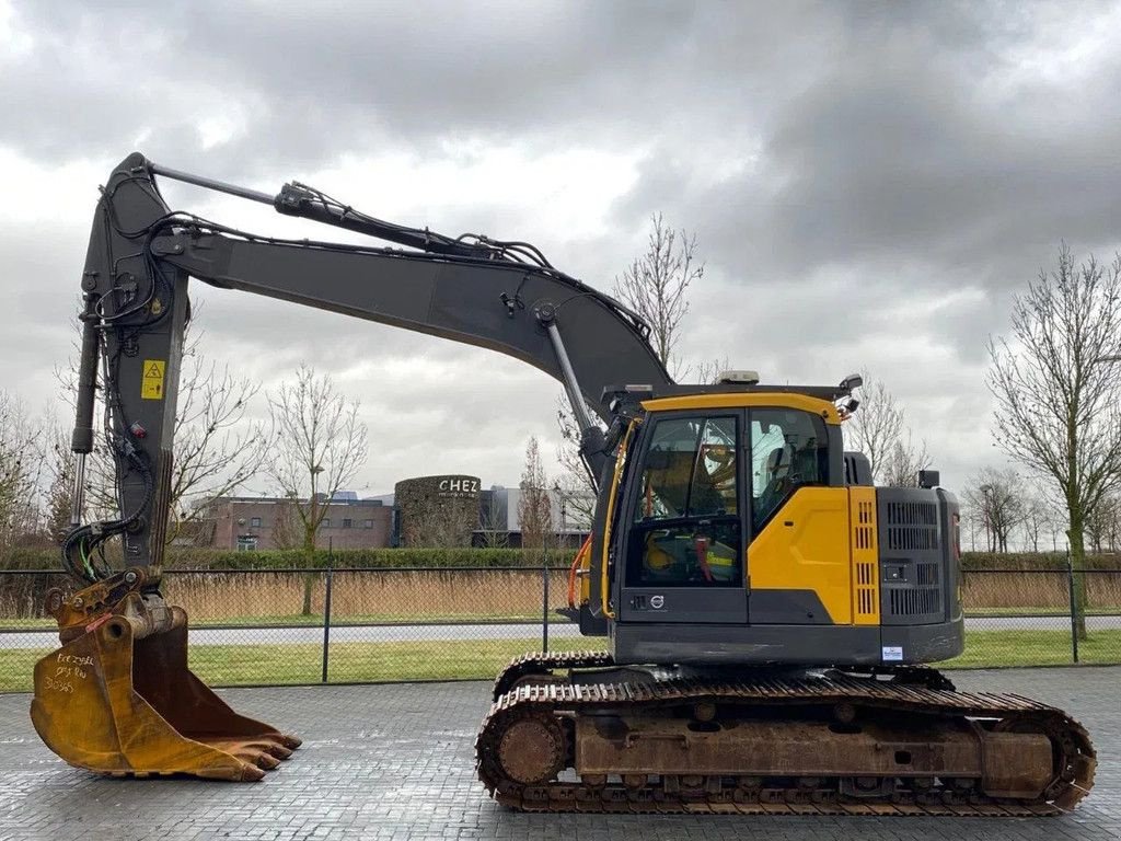 Kettenbagger van het type Volvo ECR 235 EL OILQUICK BUCKET AIRCO, Gebrauchtmaschine in Marknesse (Foto 1)