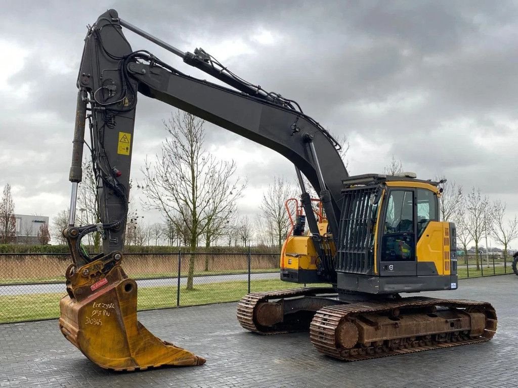 Kettenbagger of the type Volvo ECR 235 EL OILQUICK BUCKET AIRCO, Gebrauchtmaschine in Marknesse (Picture 2)