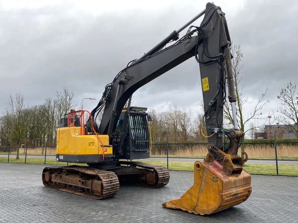 Kettenbagger van het type Volvo ECR 235 EL OILQUICK BUCKET AIRCO, Gebrauchtmaschine in Marknesse (Foto 5)