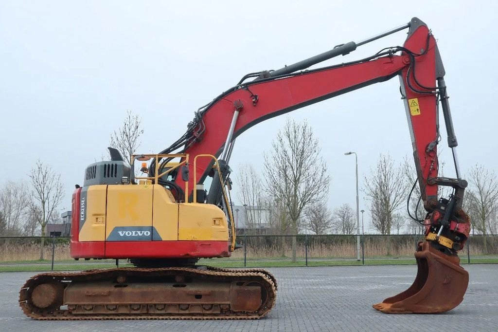 Kettenbagger van het type Volvo ECR 235 EL ROTOTILT BUCKET AIRCO, Gebrauchtmaschine in Marknesse (Foto 4)