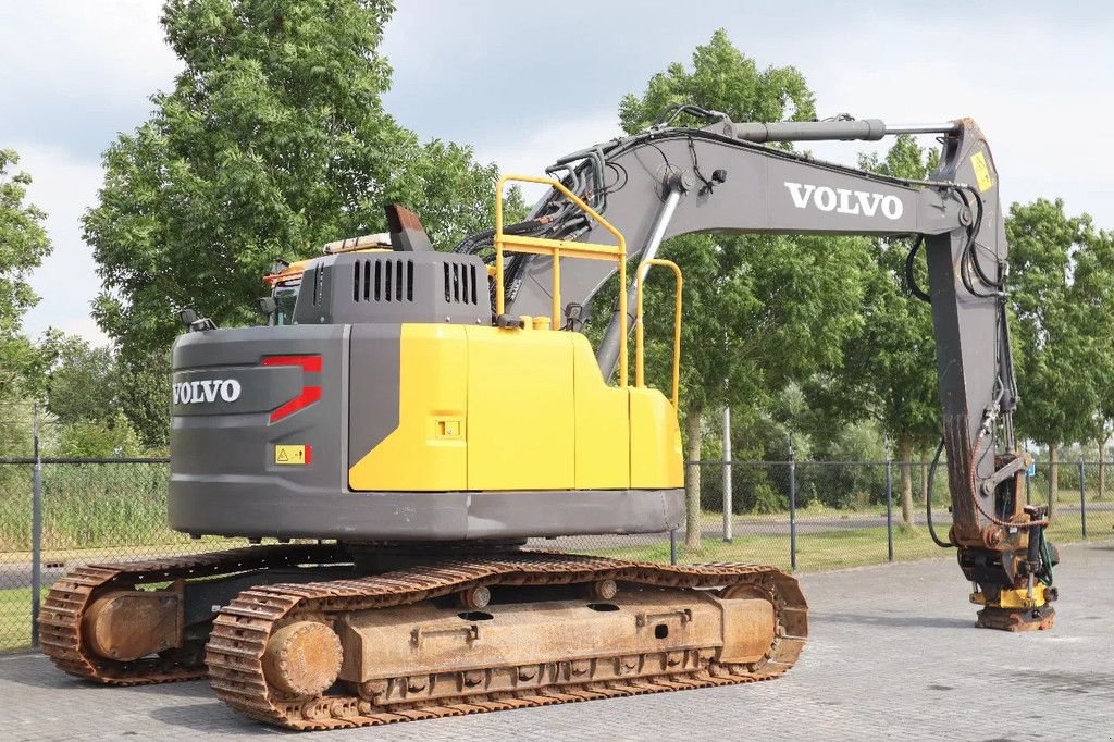 Kettenbagger van het type Volvo ECR 235 EL ROTOTILT QUICK COUPER AIRCO, Gebrauchtmaschine in Marknesse (Foto 7)