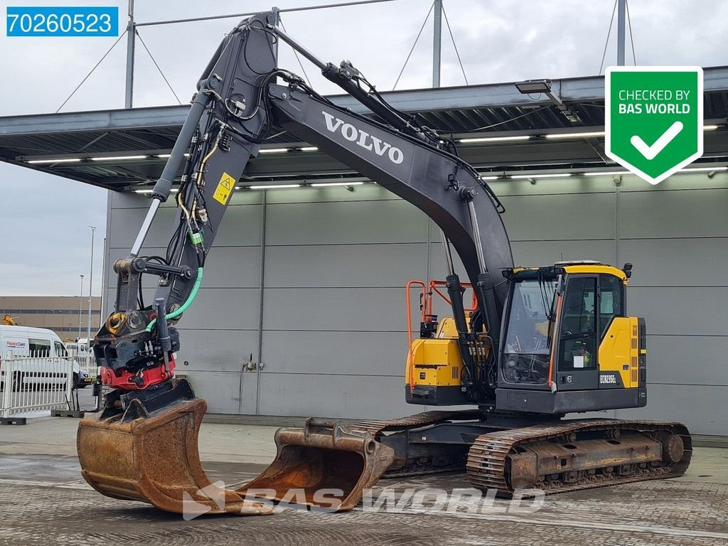 Kettenbagger of the type Volvo ECR235 E L ROTO TILT- 2X BUCKETS, Gebrauchtmaschine in Veghel (Picture 1)