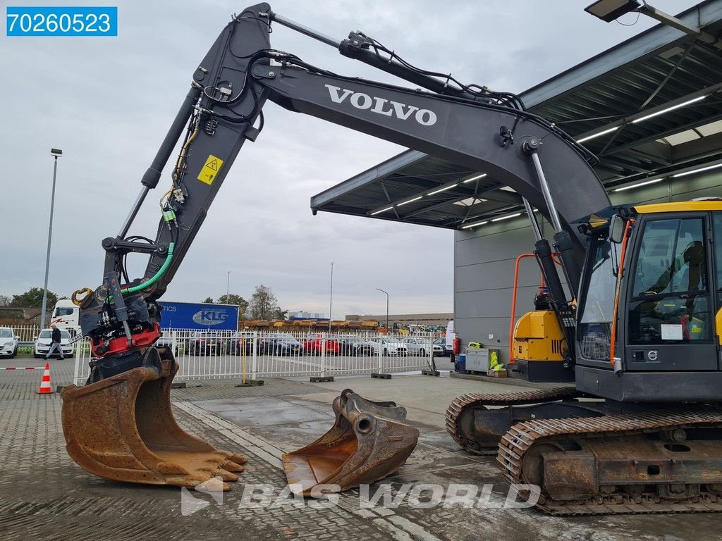 Kettenbagger of the type Volvo ECR235 E L ROTO TILT- 2X BUCKETS, Gebrauchtmaschine in Veghel (Picture 2)