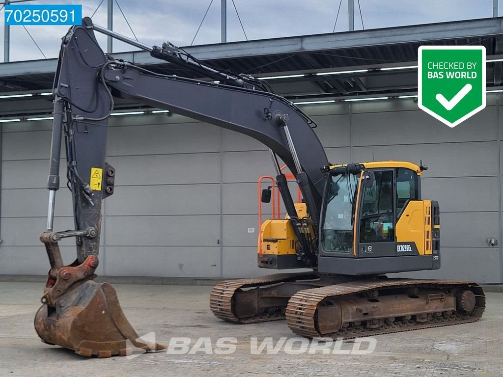 Kettenbagger van het type Volvo ECR235 EL, Gebrauchtmaschine in Veghel (Foto 1)