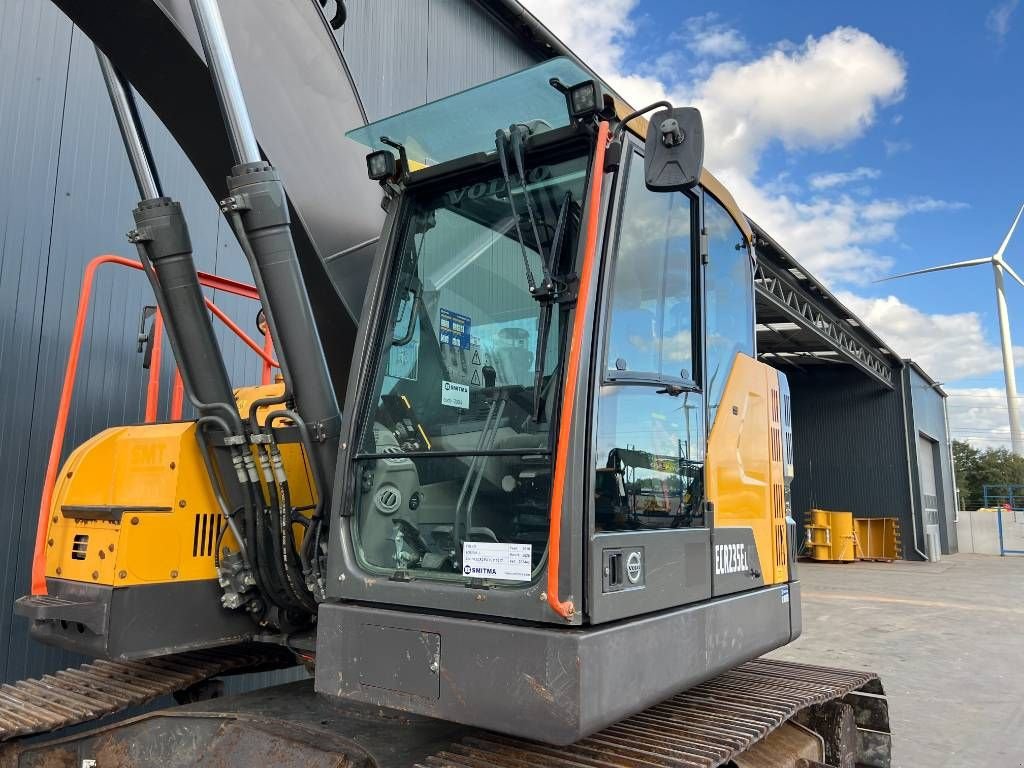 Kettenbagger van het type Volvo ECR235E L, Gebrauchtmaschine in Venlo (Foto 5)