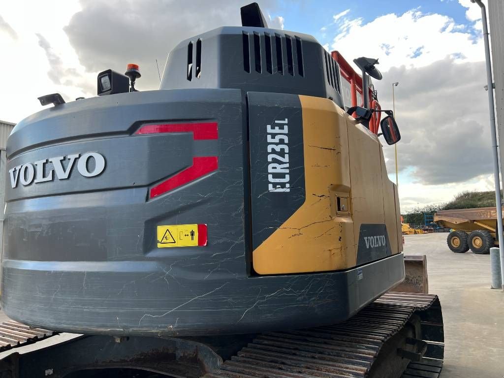 Kettenbagger van het type Volvo ECR235E L, Gebrauchtmaschine in Venlo (Foto 3)