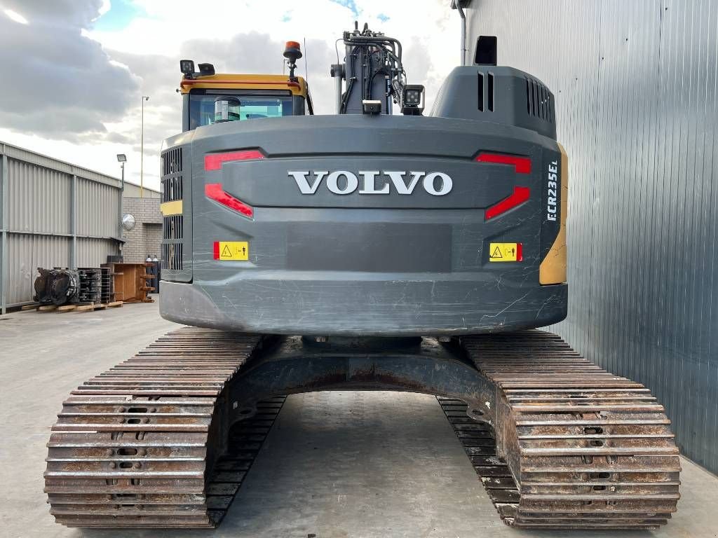 Kettenbagger van het type Volvo ECR235E L, Gebrauchtmaschine in Venlo (Foto 4)