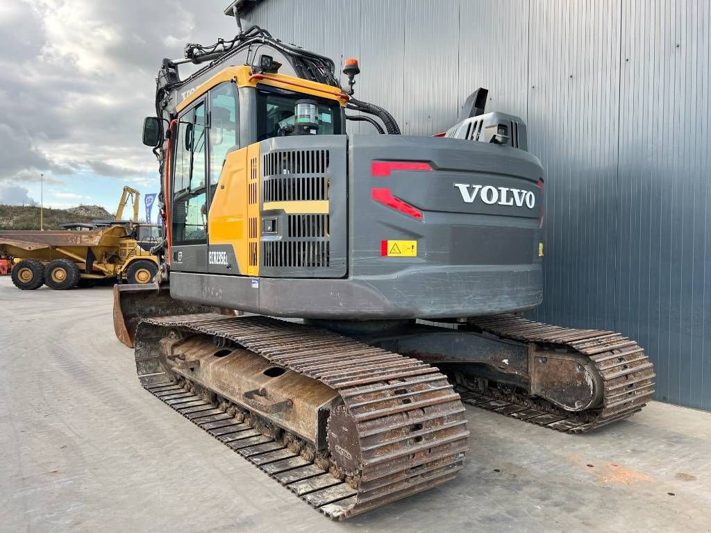 Kettenbagger Türe ait Volvo ECR235E L, Gebrauchtmaschine içinde Venlo (resim 3)