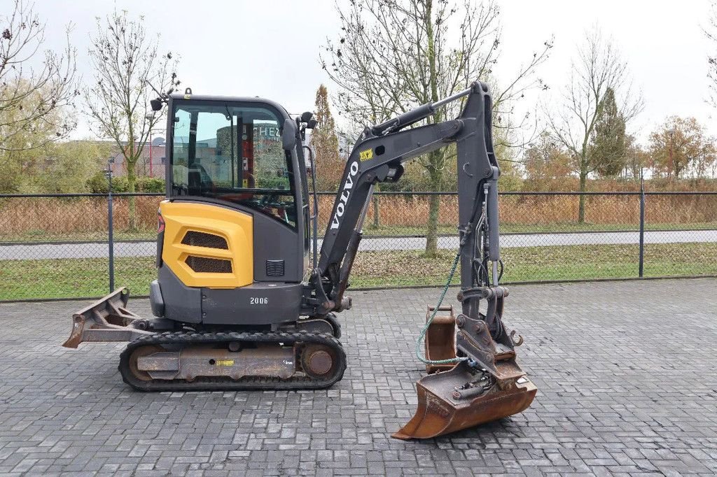 Kettenbagger du type Volvo ECR25 TILT BUCKET 2X BUCKET QUICK COUPLER, Gebrauchtmaschine en Marknesse (Photo 8)