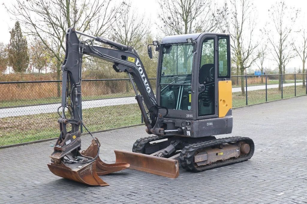 Kettenbagger du type Volvo ECR25 TILT BUCKET 2X BUCKET QUICK COUPLER, Gebrauchtmaschine en Marknesse (Photo 2)