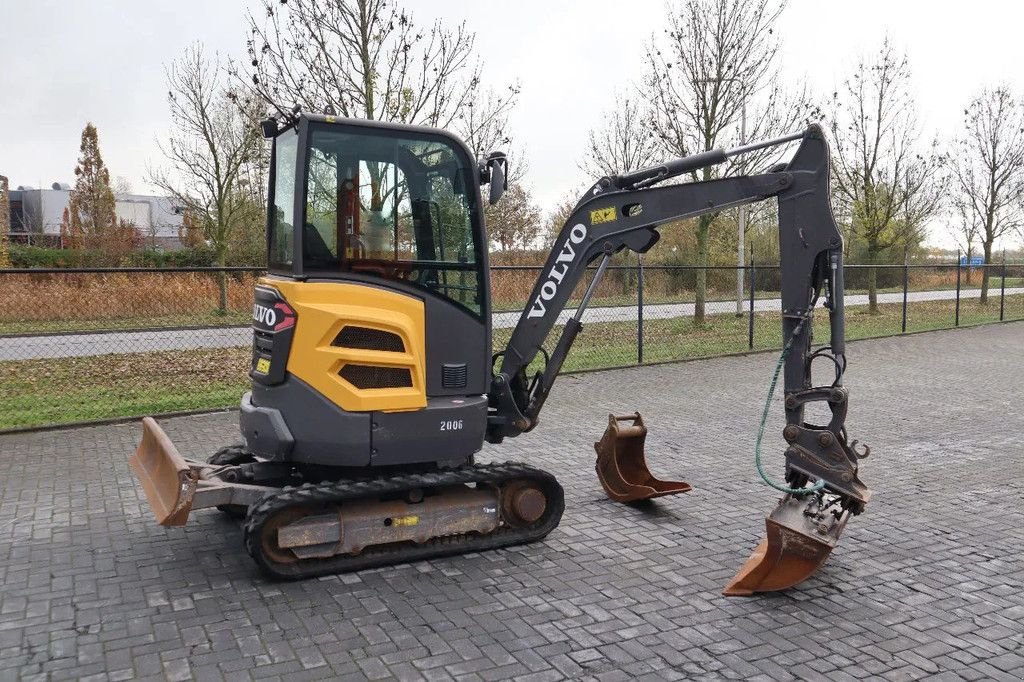 Kettenbagger du type Volvo ECR25 TILT BUCKET 2X BUCKET QUICK COUPLER, Gebrauchtmaschine en Marknesse (Photo 10)