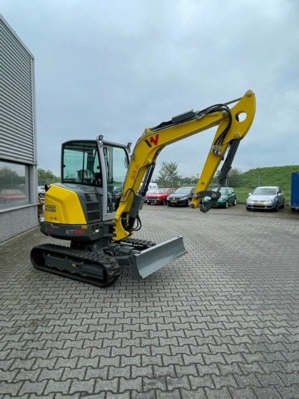 Kettenbagger van het type Wacker Neuson ET35 midigraver met cabine, Neumaschine in Roermond (Foto 1)