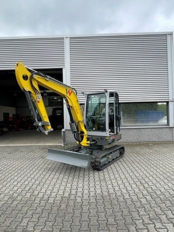 Kettenbagger of the type Wacker Neuson ET35 midigraver met cabine, Neumaschine in Roermond (Picture 2)