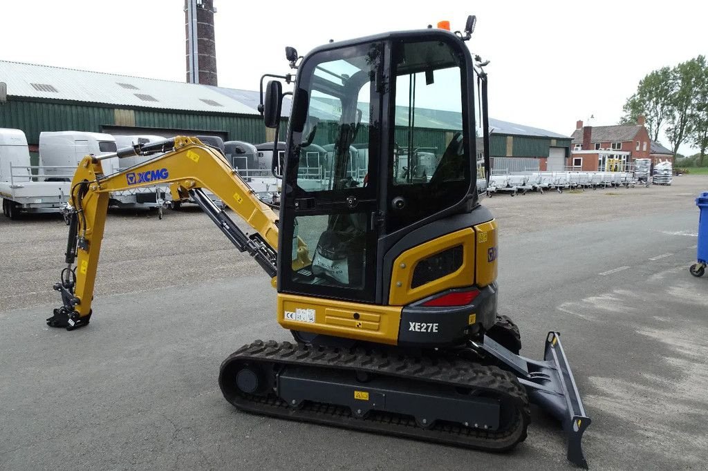 Kettenbagger of the type XCMG Rupsgraafmachine XE27E, Neumaschine in Losdorp (Picture 2)