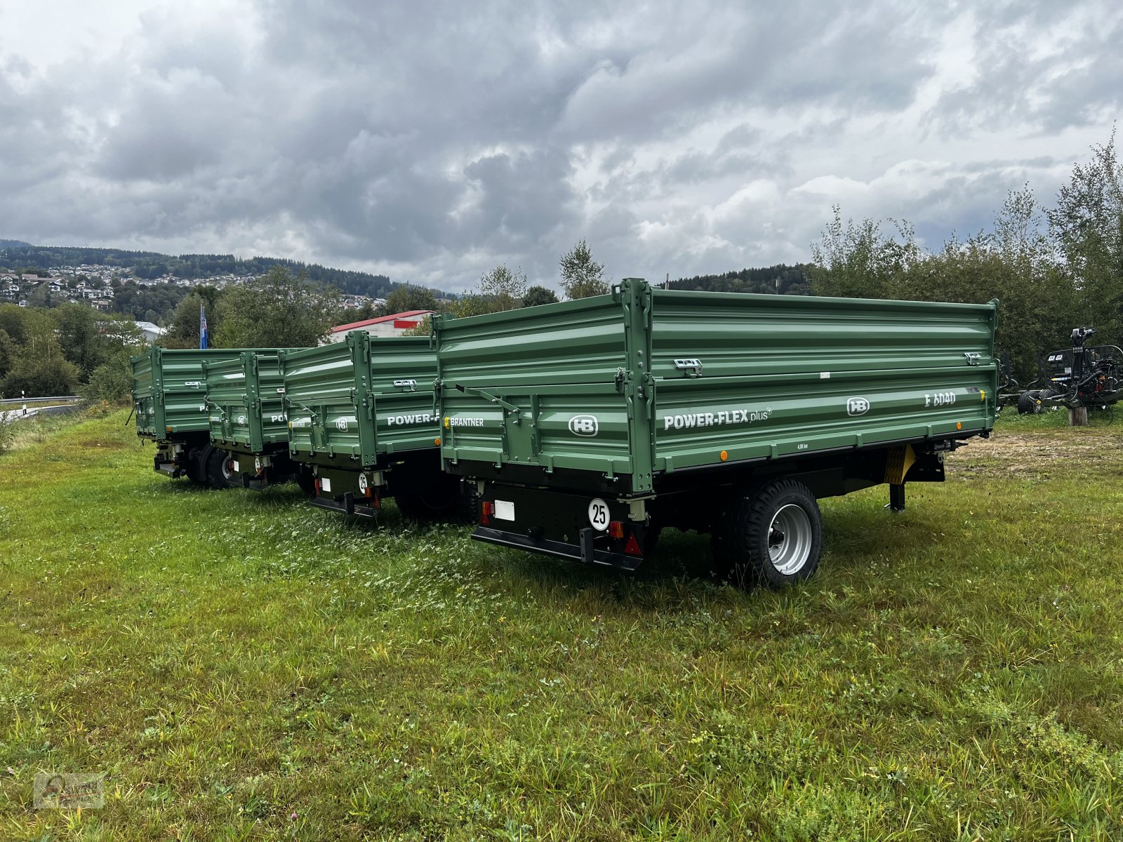 Kipper of the type Brantner E 6040, Neumaschine in Regen (Picture 2)