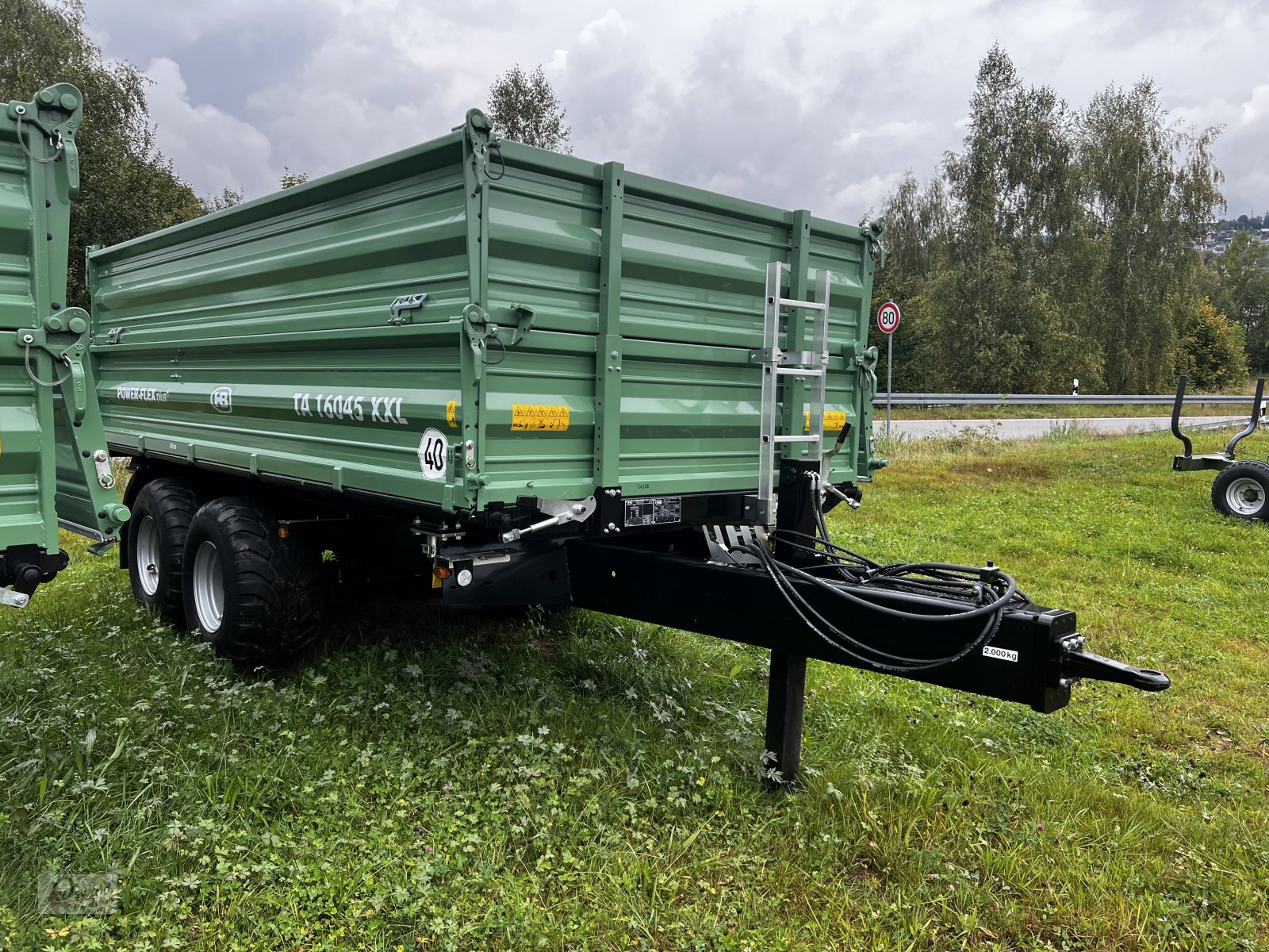 Kipper van het type Brantner TA 16045 XXL, Neumaschine in Regen (Foto 1)