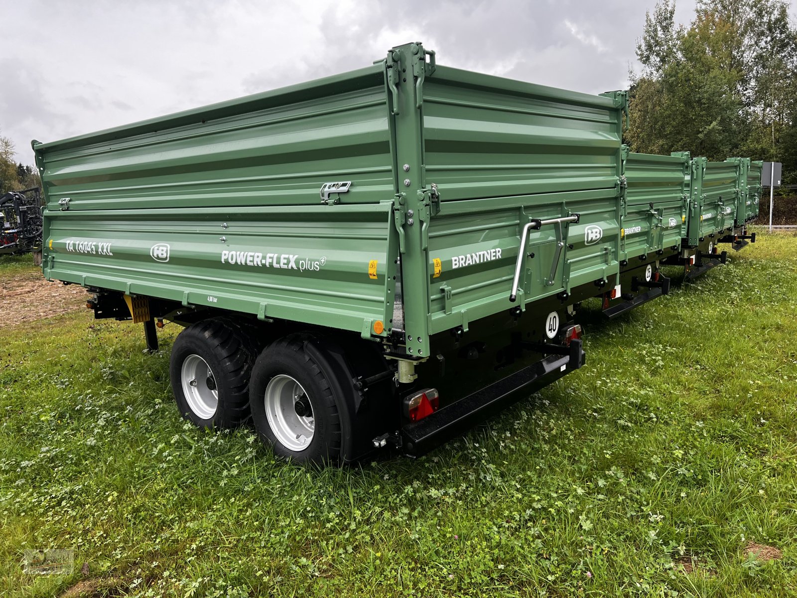 Kipper van het type Brantner TA 16045 XXL, Neumaschine in Regen (Foto 3)