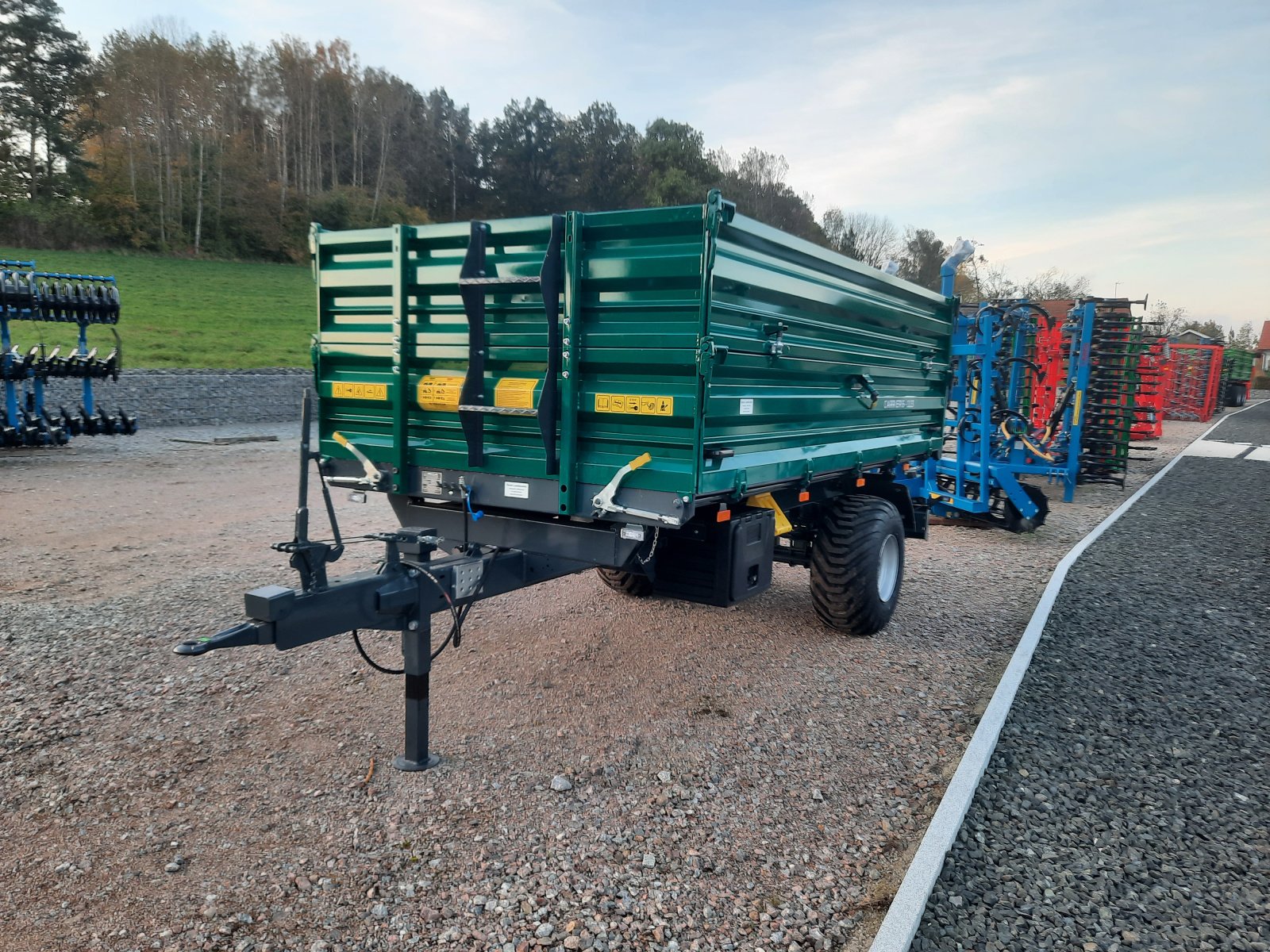 Kipper van het type Erdallar Carrier, Neumaschine in Cham (Foto 1)