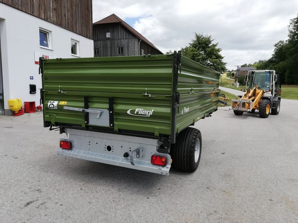 Kipper of the type Fliegl EDK 70, Neumaschine in Grünbach (Picture 4)