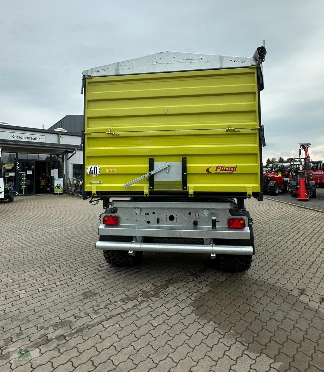 Kipper of the type Fliegl TDK 160-88, Neumaschine in Münchberg (Picture 5)