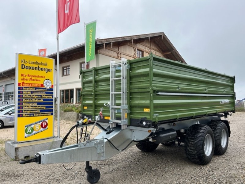 Kipper van het type Fliegl TDK 160, Neumaschine in Höslwang