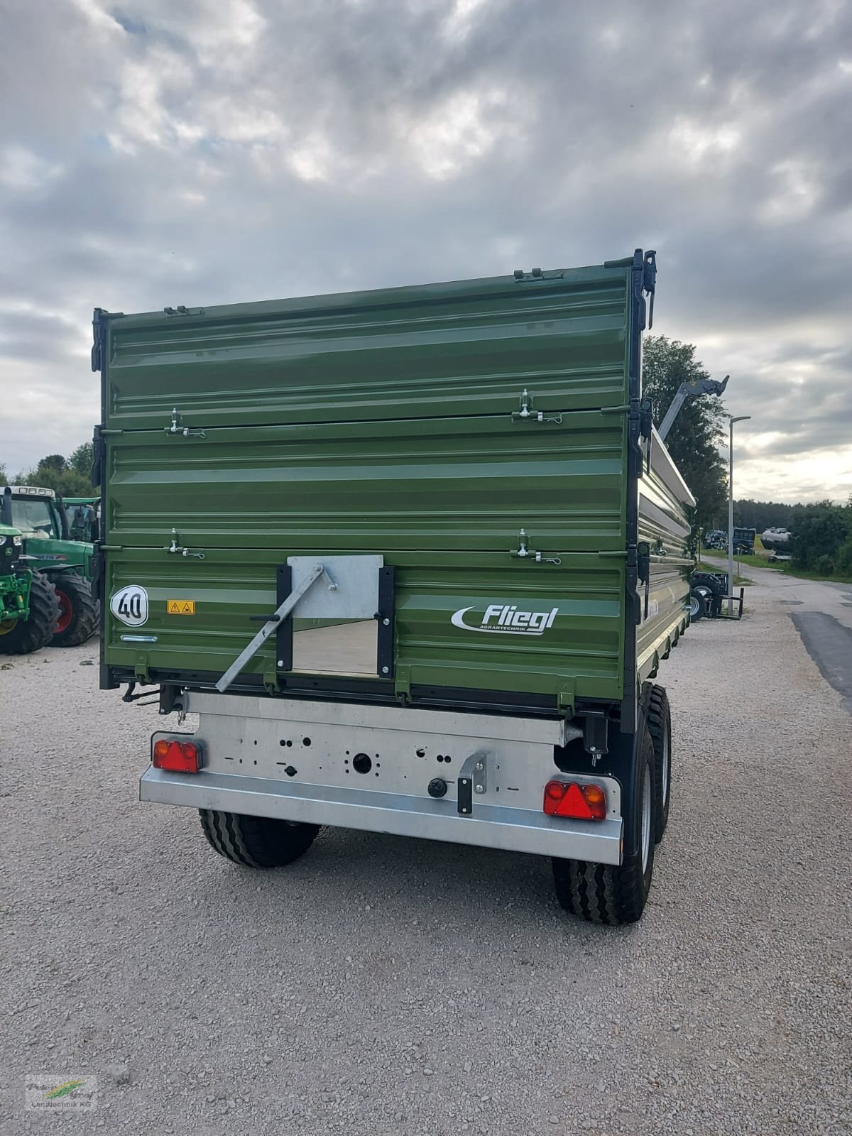 Kipper van het type Fliegl TDK80A-88VR, Neumaschine in Pegnitz-Bronn (Foto 5)