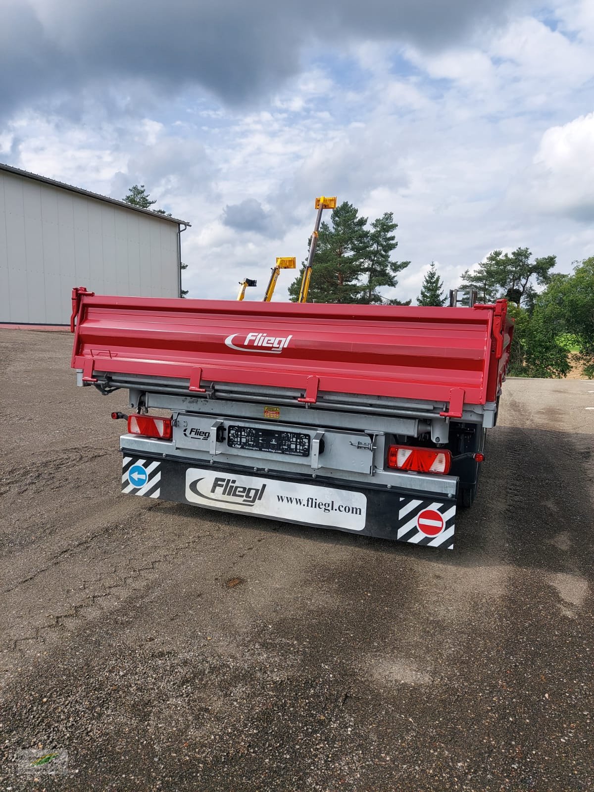 Kipper du type Fliegl TSK 118 Bau- Kommunal, Neumaschine en Pegnitz-Bronn (Photo 3)