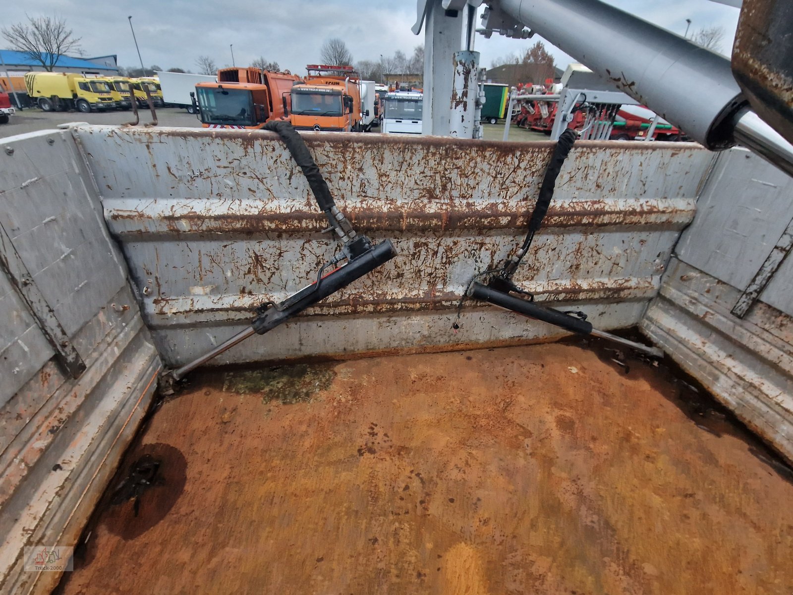 Kipper van het type Meiller Meiller 3. Seiten Kipper Wechselaufbau MKG Kran HLK 66, Gebrauchtmaschine in Sottrum (Foto 13)