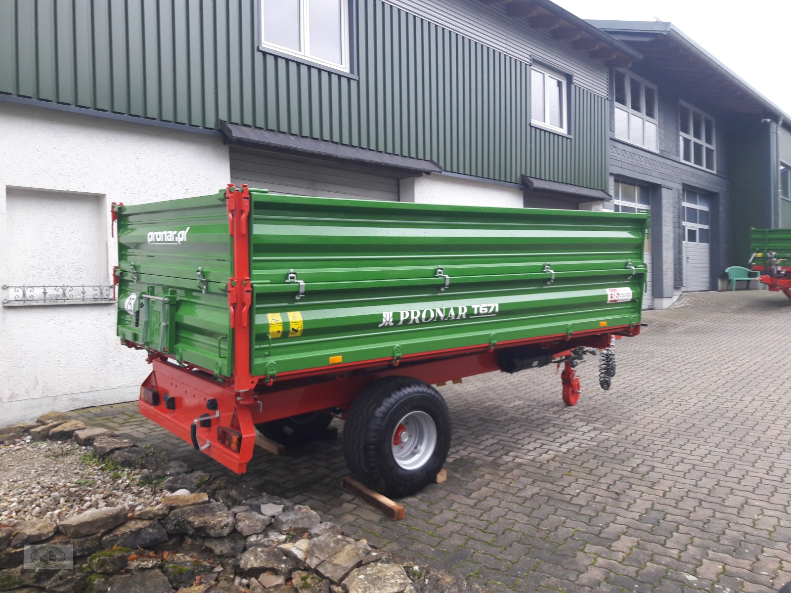 Kipper tip PRONAR T671, mit 2Kreis-Druckluftbremsanlage, 25Km/h, 7200KG.Zul.Ges.Gew., *NEU*, ZV, Pendel-Bordwandaufsätze, Breitreifen. *Sonderaktion-Stihl*, Neumaschine in Tschirn (Poză 9)