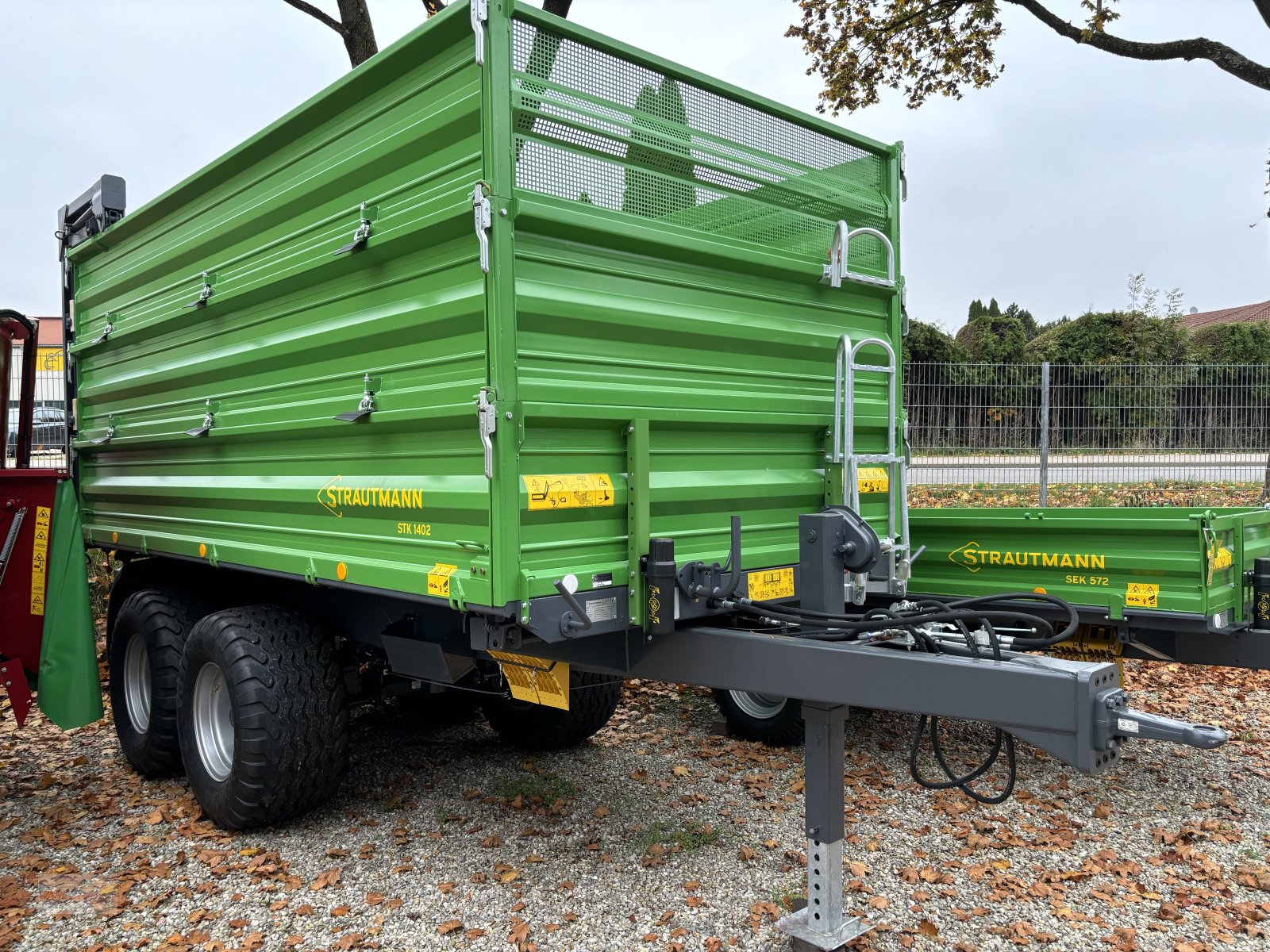 Kipper van het type Strautmann STK 1402, Neumaschine in Mitterscheyern (Foto 1)