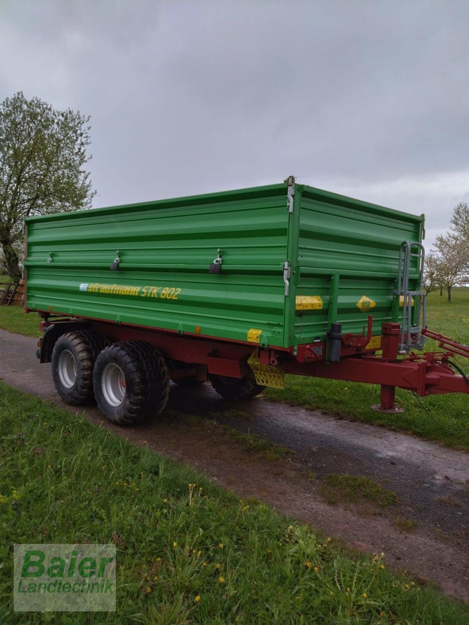 Kipper typu Strautmann STK 802, Gebrauchtmaschine w OBERNDORF-HOCHMOESSINGEN (Zdjęcie 1)