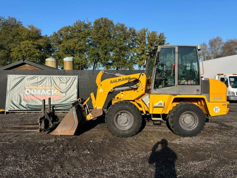 Knickgelenkte Baggerlader des Typs Ahlmann AZ 85 T zwenklader, weinig uur, TOP! 4x4*4, Gebrauchtmaschine in Erp