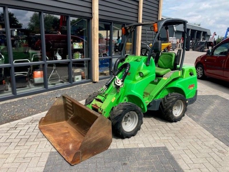 Knickgelenkte Baggerlader van het type Avant 528, Gebrauchtmaschine in Lunteren (Foto 2)