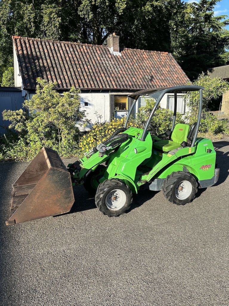 Knickgelenkte Baggerlader tipa Avant 528, Gebrauchtmaschine u Bilthoven (Slika 1)