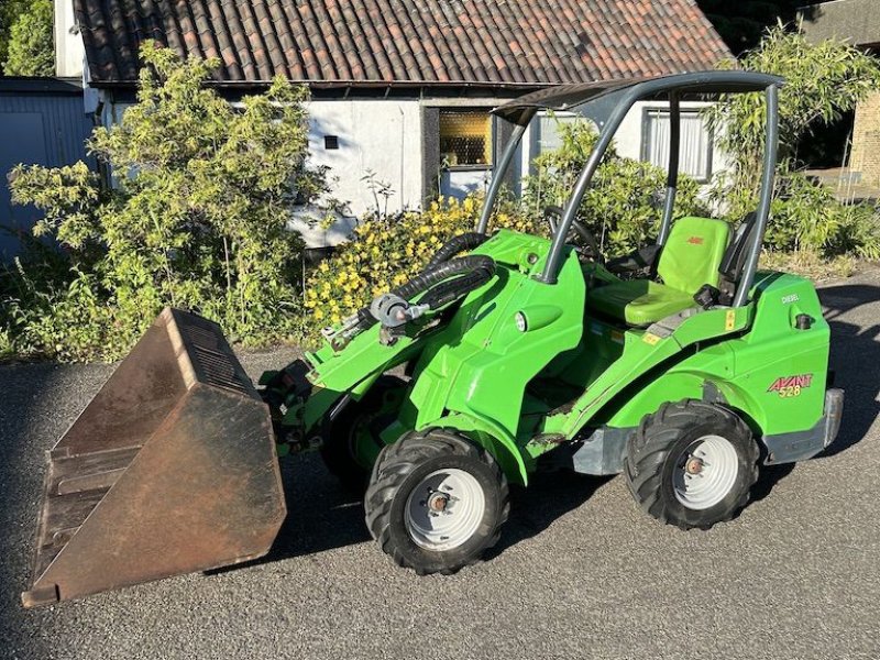 Knickgelenkte Baggerlader van het type Avant 528, Gebrauchtmaschine in Bilthoven (Foto 1)