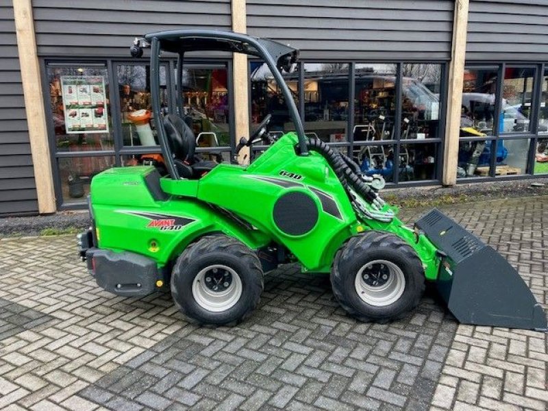 Knickgelenkte Baggerlader van het type Avant 640i, Neumaschine in Lunteren (Foto 3)