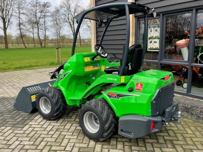 Knickgelenkte Baggerlader van het type Avant 640i, Neumaschine in Lunteren (Foto 9)