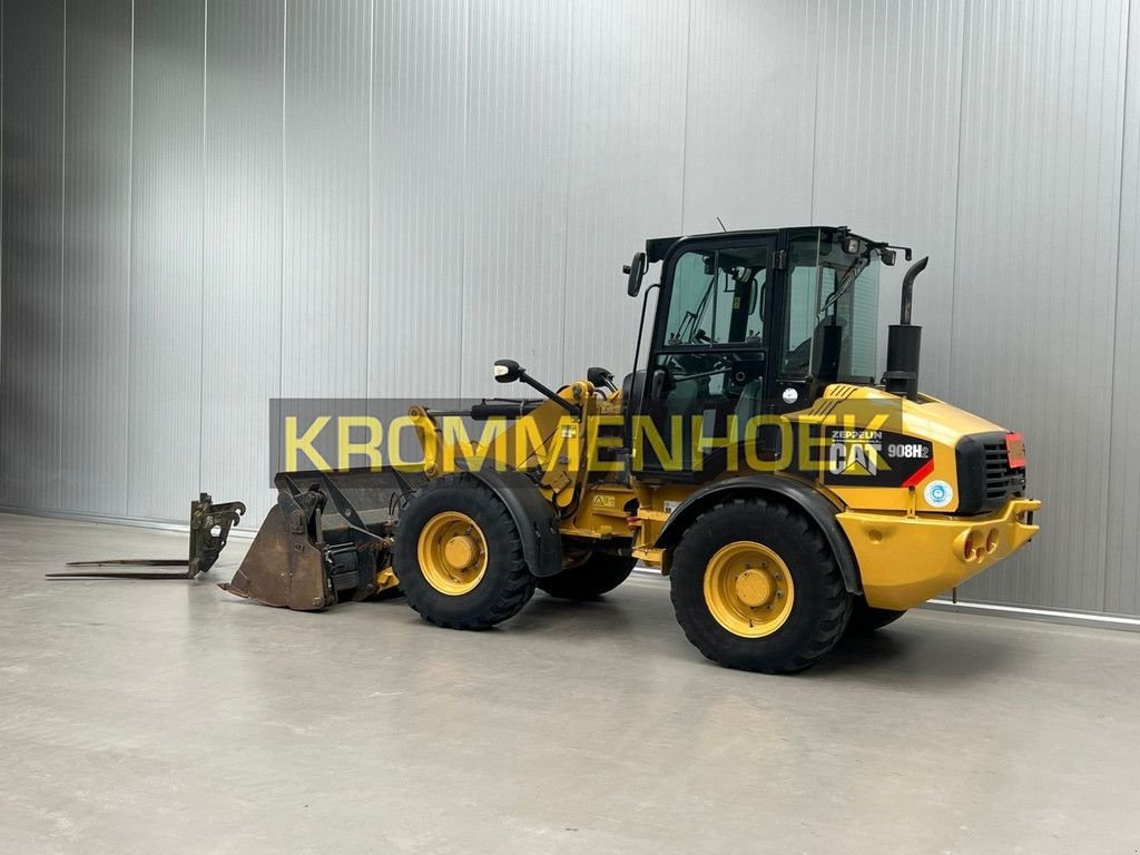 Knickgelenkte Baggerlader типа Caterpillar 908 H2, Gebrauchtmaschine в Apeldoorn (Фотография 3)