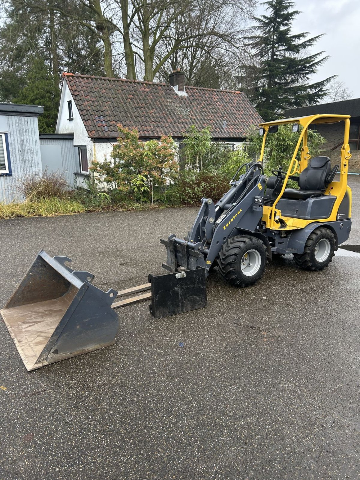 Knickgelenkte Baggerlader typu Eurotrac W11 shovel, Gebrauchtmaschine v Bilthoven (Obrázek 2)