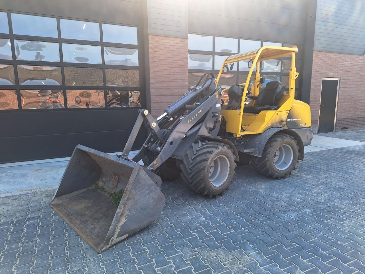 Knickgelenkte Baggerlader del tipo Eurotrac W12-F, Gebrauchtmaschine en Barneveld (Imagen 4)