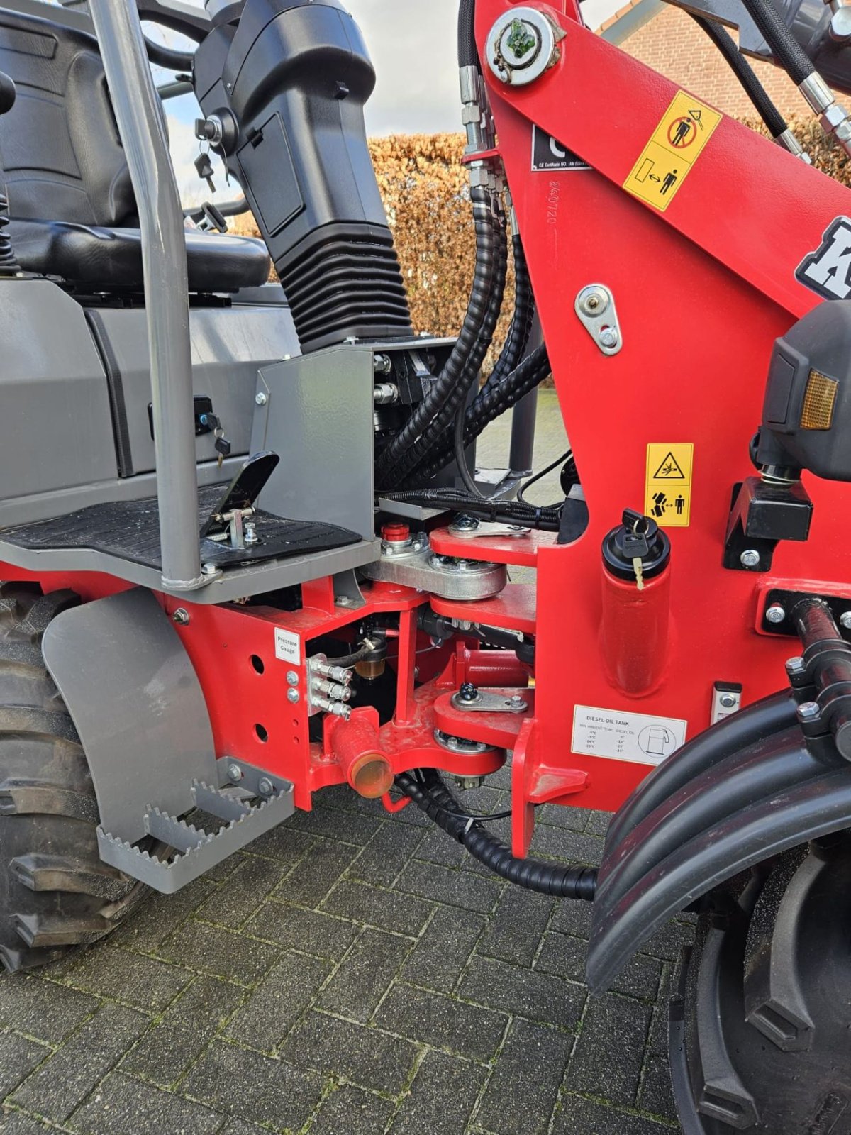 Knickgelenkte Baggerlader van het type Farmer 906, Neumaschine in Hollandscheveld (Foto 7)