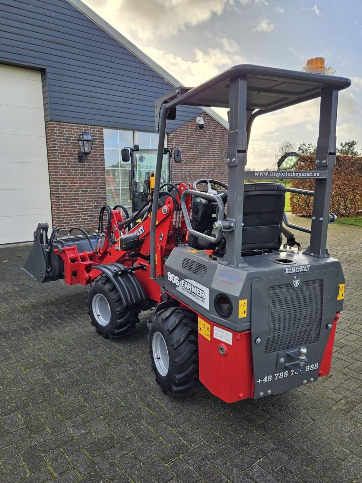 Knickgelenkte Baggerlader van het type Farmer 906, Neumaschine in Hollandscheveld (Foto 2)