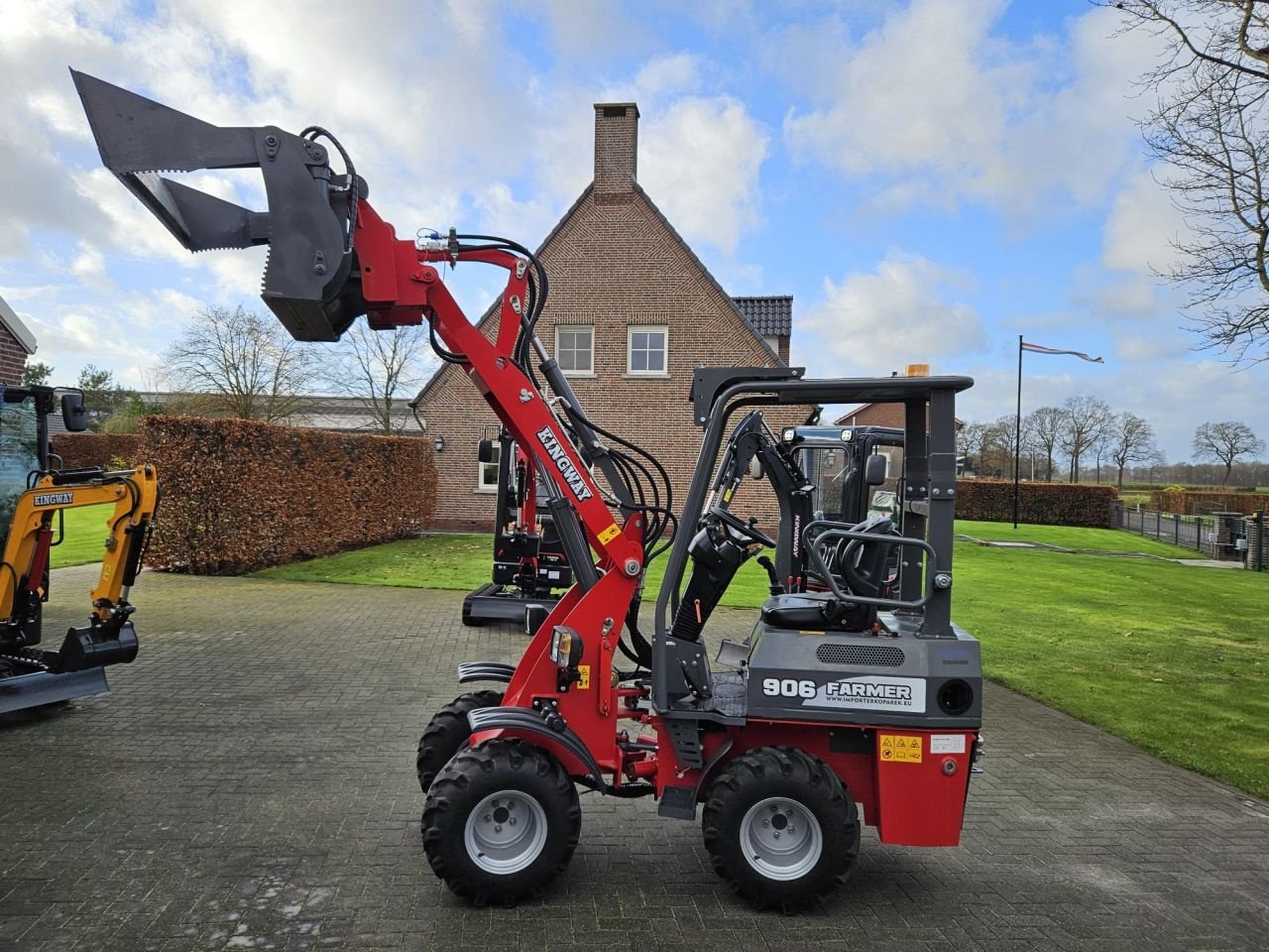 Knickgelenkte Baggerlader van het type Farmer 906, Neumaschine in Hollandscheveld (Foto 3)