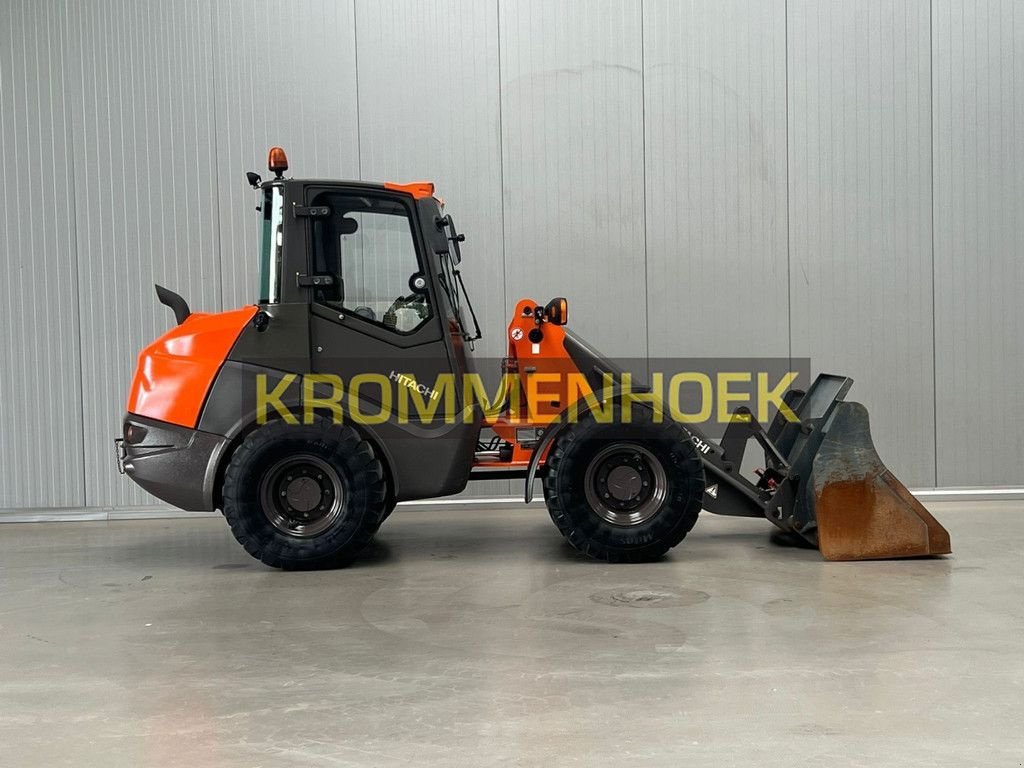 Knickgelenkte Baggerlader van het type Hitachi ZW 95-6, Gebrauchtmaschine in Apeldoorn (Foto 5)