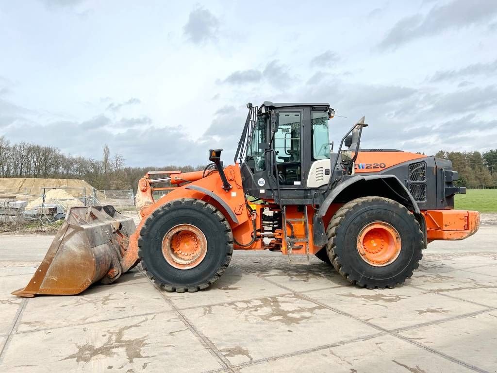 Knickgelenkte Baggerlader van het type Hitachi ZW220-5B - Excellent Condition / CE Certified, Gebrauchtmaschine in Veldhoven (Foto 1)