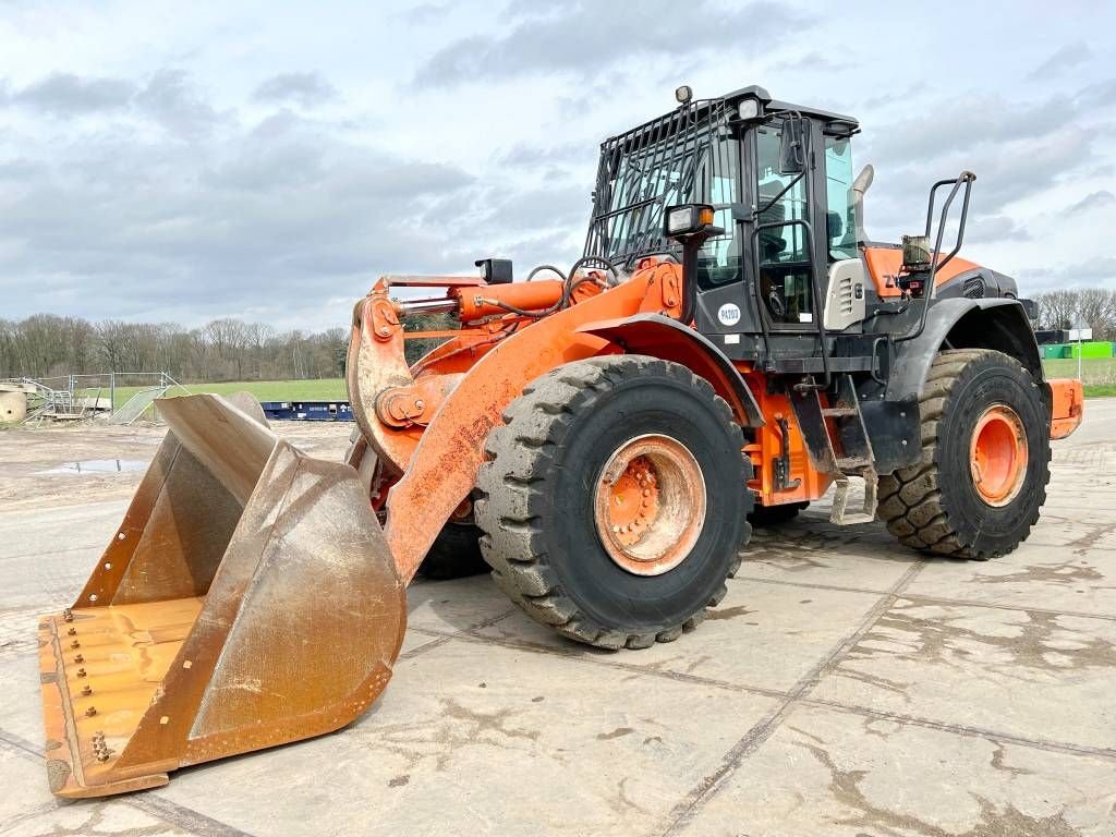 Knickgelenkte Baggerlader типа Hitachi ZW220-5B - Excellent Condition / CE Certified, Gebrauchtmaschine в Veldhoven (Фотография 2)