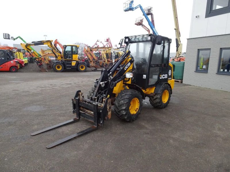 Knickgelenkte Baggerlader of the type JCB 403, Gebrauchtmaschine in Zutphen (Picture 1)