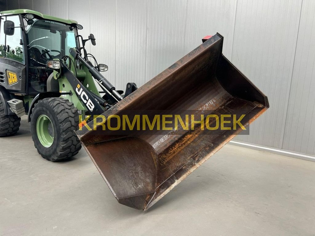 Knickgelenkte Baggerlader des Typs JCB 407 T4, Gebrauchtmaschine in Apeldoorn (Bild 9)