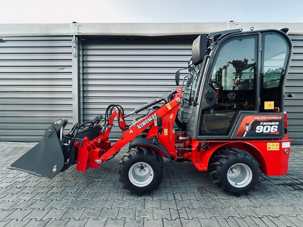 Knickgelenkte Baggerlader of the type Kingway Farmer 906, Neumaschine in Hollandscheveld (Picture 7)